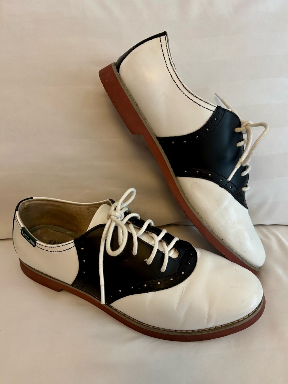 Eastland Two-Tone Saddle Oxfords in White and Black Sz 9 Eu 40
